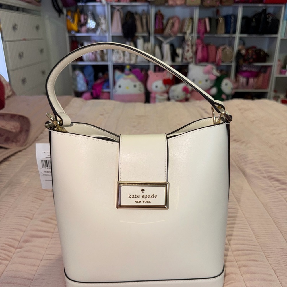 kate spade white leather shoulder bucket bag with gold plaque